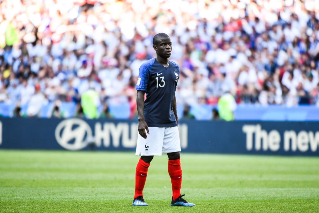 sofoot's tweet photo. Nous sommes absolument navrés, amis belges, mais nous allons bientôt lâcher ce petit bout d'homme entre vos joueurs. Sachez qu'il est parfaitement inutile d'opposer la moindre résistance. Nous ne manquerons pas d'honorer votre mémoire.
#CM2018 #FRABEL https://t.co/rhICa03pCM