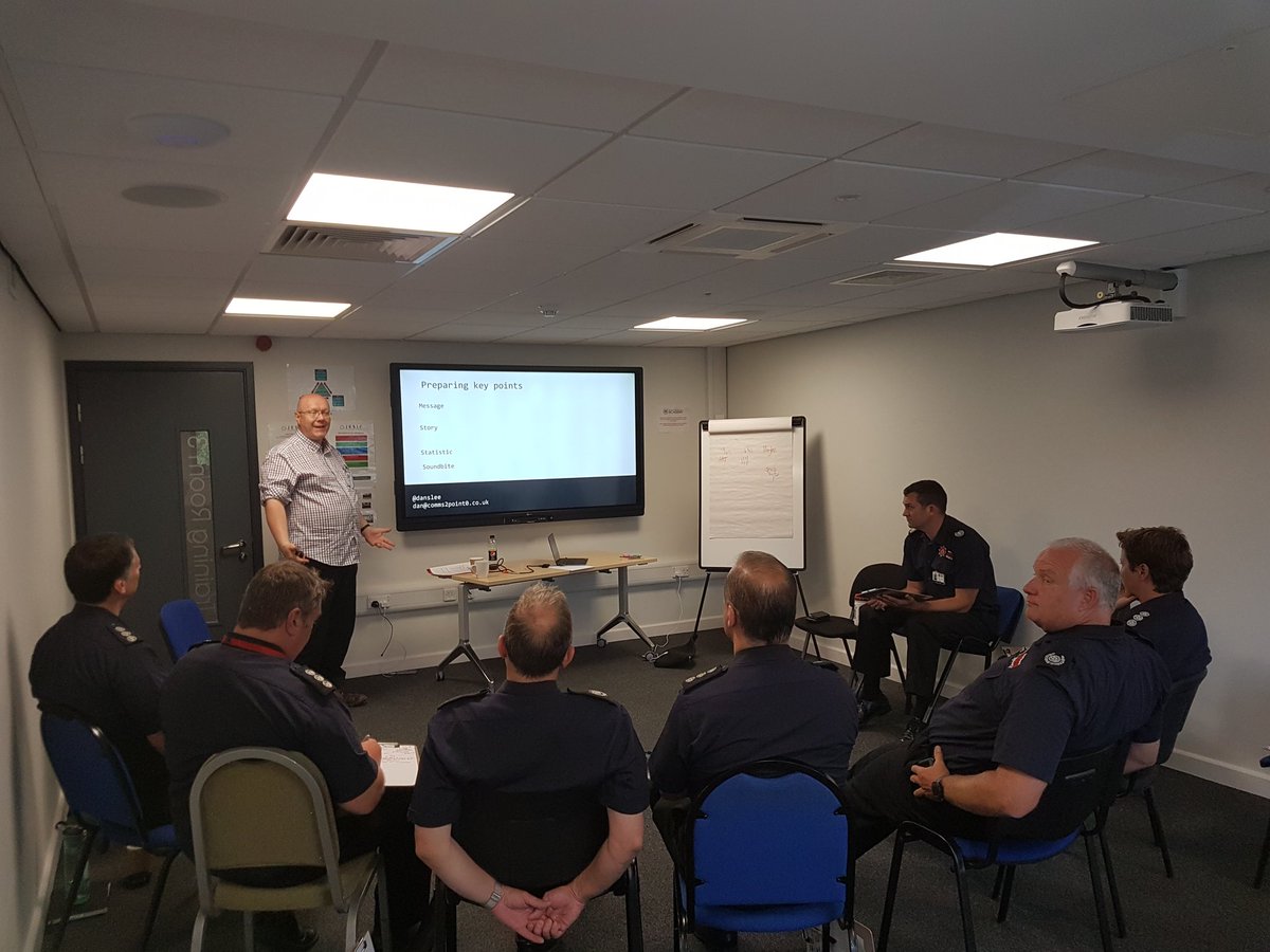 MortyJMo's tweet image. Need to give a huge 🙌👊👌 to @danslee for the marathon run of media training sessions for all our @Hants_fire officers #absolutepro