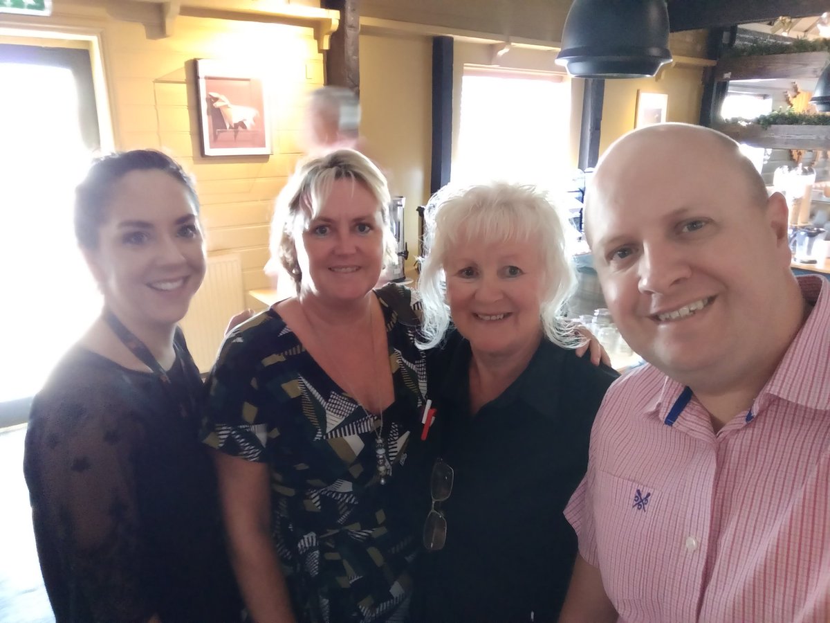 Jean and Holly @ Twelve Bells Beefeater #oneteam #AMsontour <a href="/WeAreSUGM/">WeAreSUGM</a> <a href="/placemadebyyou/">A Place Made By You</a> <a href="/PIWestIsBest/">West Is Best</a>