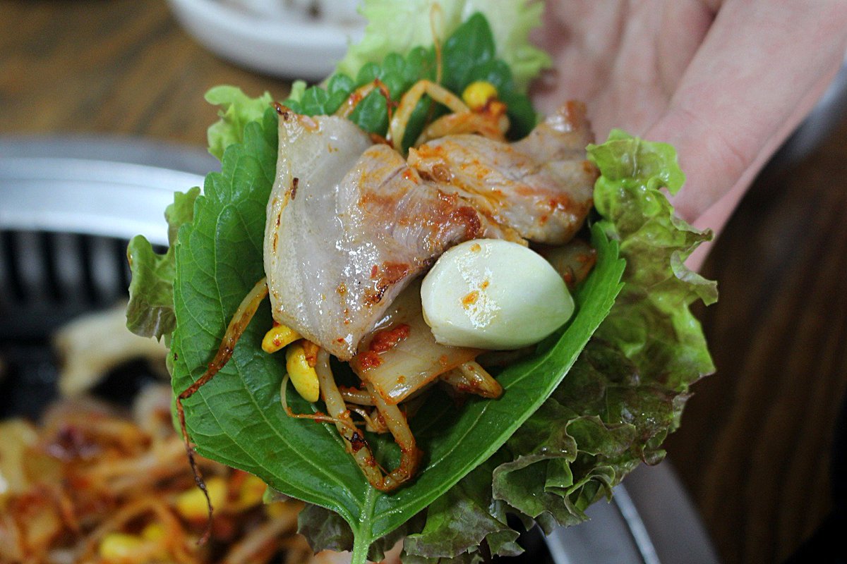 #대구맛집 상인 푸르지오 107동 옆.. 국내산 신선한 냉장 뒷고기 전문점 #명가뒷고기 굽는 냄새부터 고소한 뒷고기는 물론이고, 계란찜과 구수한 촌된장찌개는 무한리필까지 된다고 하네요..sizzle.co.kr/221316459500 <<< 후기보러가기 #상인동맛집 #대구 #대구맛집투어 #달서구맛집 #대구뒷고기