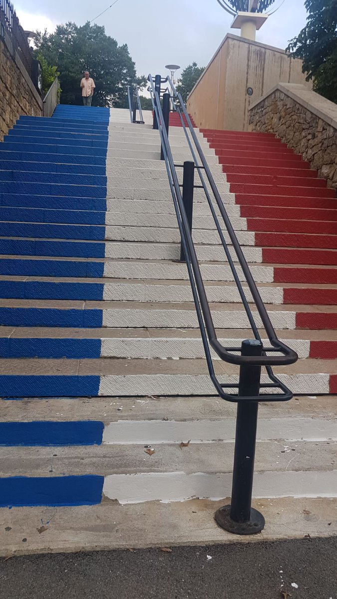 dicairanolucile's tweet image. Valbonne au couleur de la France