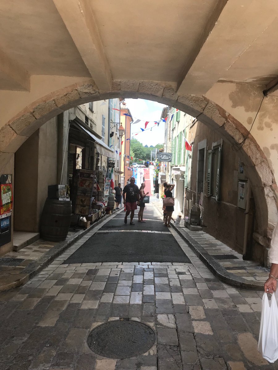 dicairanolucile's tweet image. Valbonne au couleur de la France