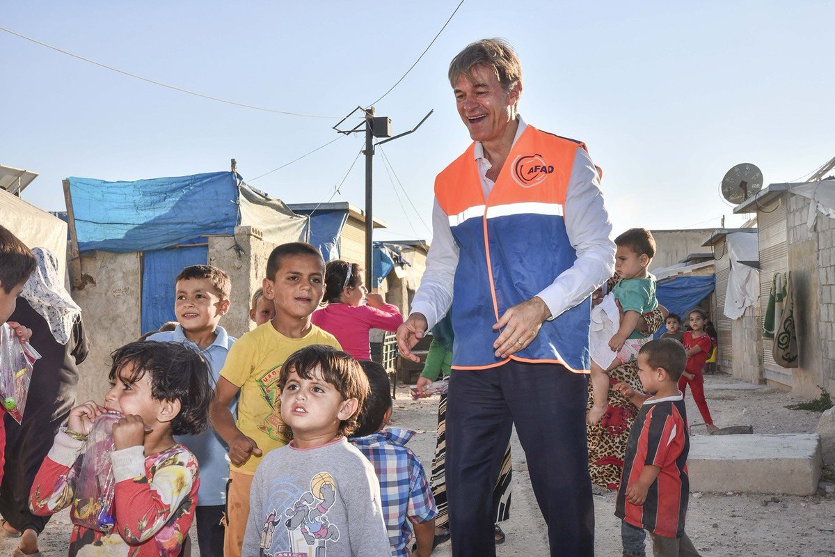 CardiacSurgery1's tweet photo. Renowned Turkish cardiac surgeon Dr. Öz helps children in Syria’s Azaz: Dr. Mehmet Öz, better known as Dr. Oz, recently visited Syria's northwestern Azaz region to examine children who have been injured during the heavy bombing orchestrated by the Syrian government. https://t.co/aMp2qrjAZX