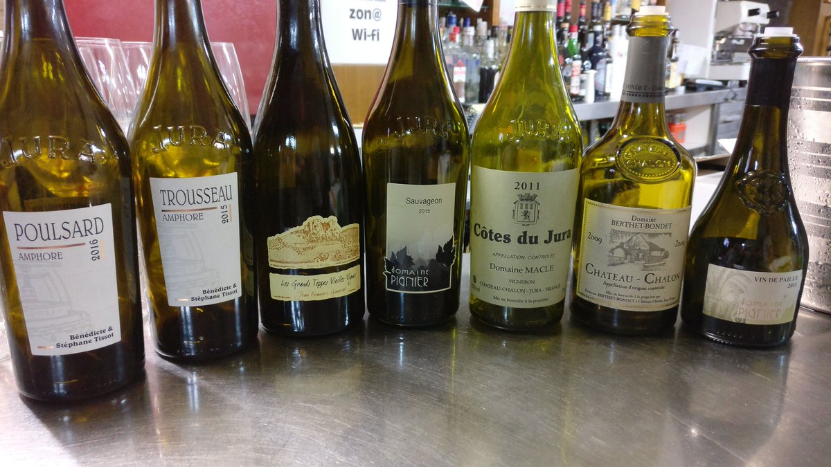 El Jura invade con su agreste elegancia <a href="/gijonenvino/">gijonenvino</a> y no queda más remedio que rendirse ante el poderío de Tissot, el estratosférico Chardonnay de Ganevat, la compleja finura de Macle y un jovencísimo Chateau Chalon 2009 de Berthet Bondet