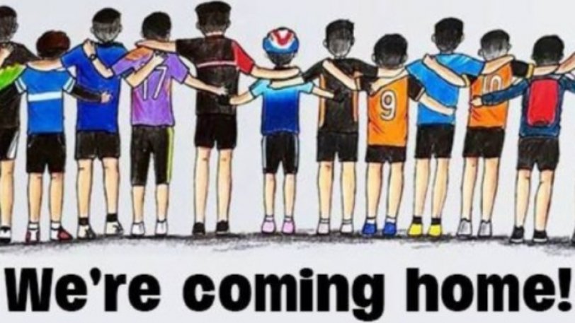 pannou's tweet photo. Finally. Home. ♥️ #ThailandCaveRescue https://t.co/1iz0MHUe9U