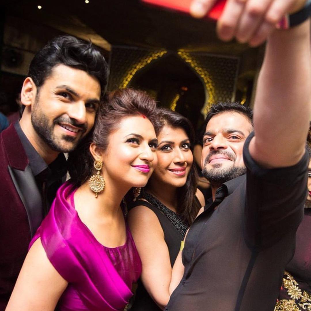 ikaran9198's tweet photo. Belated!! @Divyanka_T &amp; @vivekdahiya08 wish you two a very very happy wedding anniversary .... lots of love and luck to both of you ...! 🤗❤️ https://t.co/56cuMaqiIY