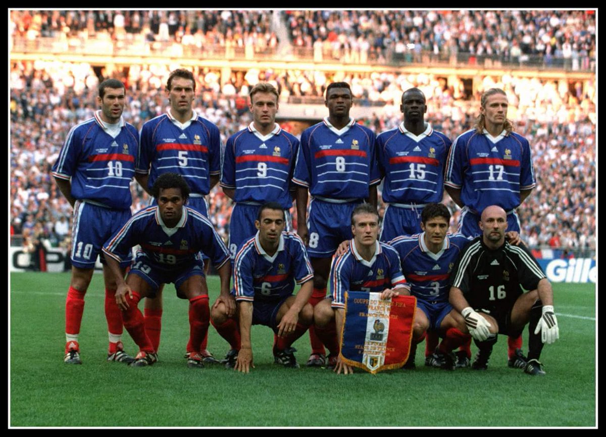 generation1998_'s tweet photo. L'Equipe de France demi-finaliste en 98 contre la Croatie 
#FiersDetreBleus #FRABEL #France98 #AllezLaFrance https://t.co/z4lvY1XPTQ