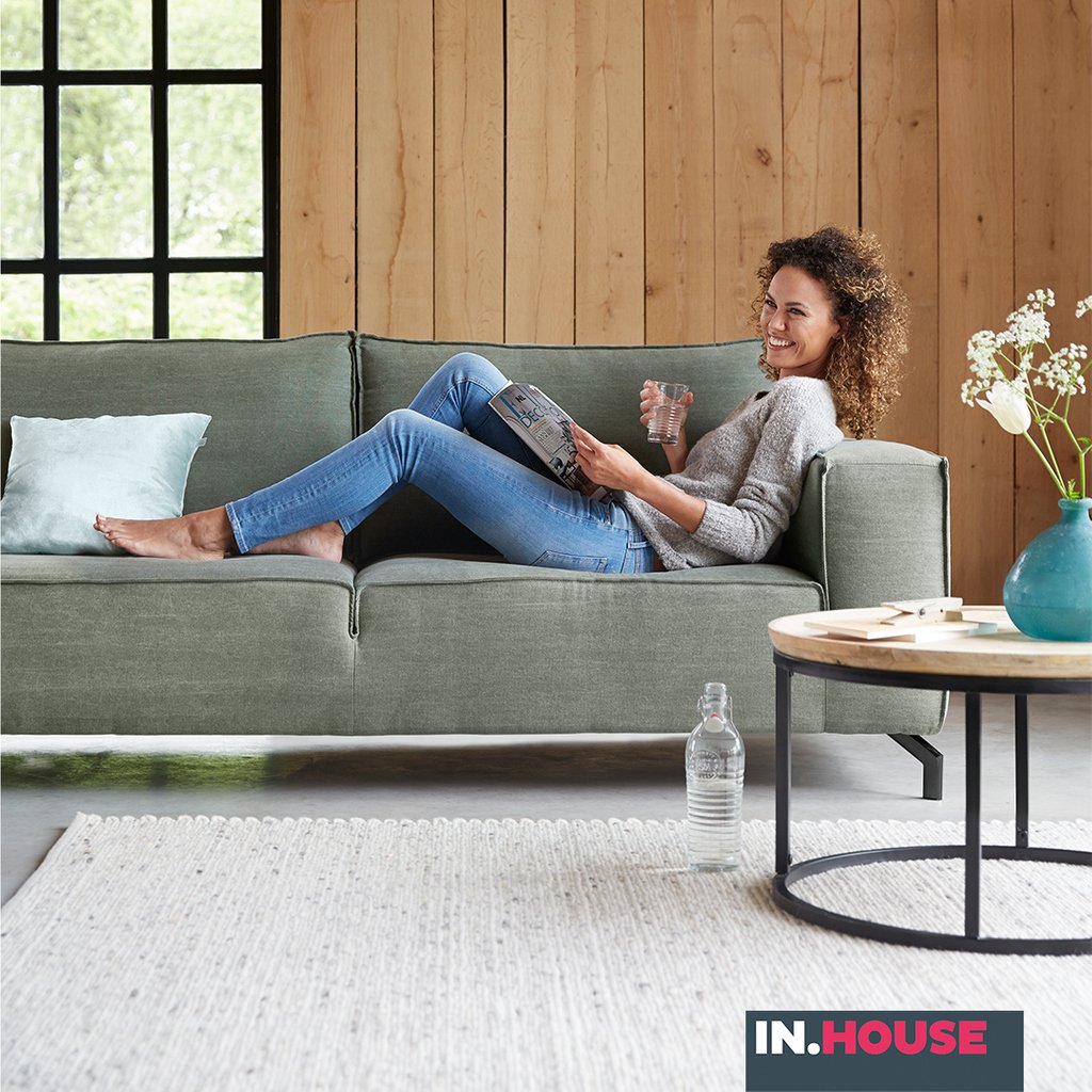 Ons model Noria blinkt uit in zitcomfort en uitstraling. De zitkussens zijn voorzien van een bonell binnenvering en dat geeft een fantastisch zitcomfort. Er zijn tal van stof- en ledersoorten mogelijk en ook het samenstellen van een hoekbank behoort tot de mogelijkheden.