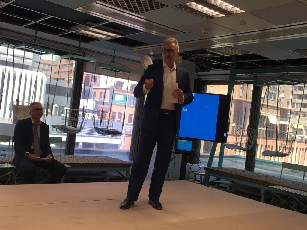 redpuntoes's tweet photo. Comienza el debate en #ForoRed, hoy dedicado a la #internacionalización. Se ocupa de moderar el turno de intervenciones José Zudaire de @ascri_info. #TransformaciónDigital #Tecnología #TIC https://t.co/tOFdNy3laM