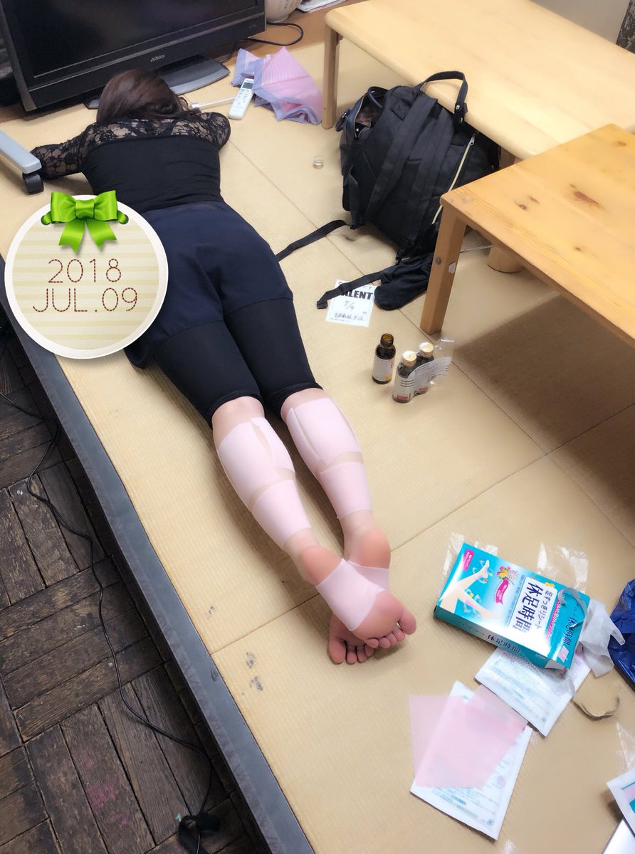 歩りえこ Ar Twitter 足の筋肉疲労がmaxで湿布と栄養ドリンク 女性マネージャーさんの指圧マッサージでなんとか持ち堪える の図 特訓 歩りえこ 吉本坂46 魂のステップ 5次審査 歩りえこ Ar Twitter 足の筋肉疲労がmaxで湿布と栄養ドリンク 女性マネージャーさんの指圧マッサージでなんとか持ち堪える の図 特訓 歩りえこ 吉本坂46 魂のステップ 5次審査