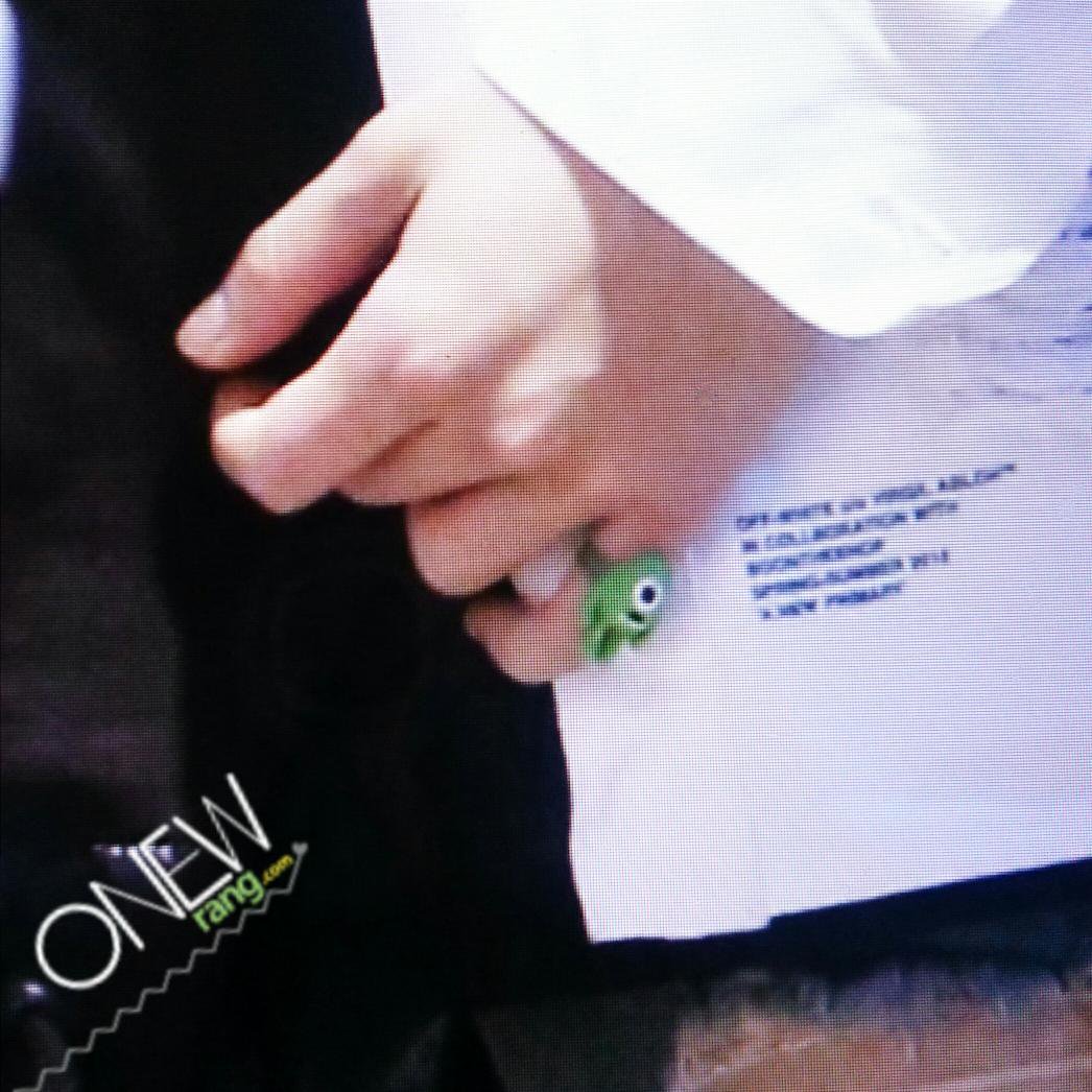 keys_knees's tweet photo. This may sound odd, but I will sincerely miss Onewrang's photos of Jinki's hands. He and I both have chubby hands, and I always hated mine, but loving his hands made me start to appreciate mine more, and I have Onewrang to thank for that. ♡ I wish her the best in her future. https://t.co/yTRnVWEQ8d