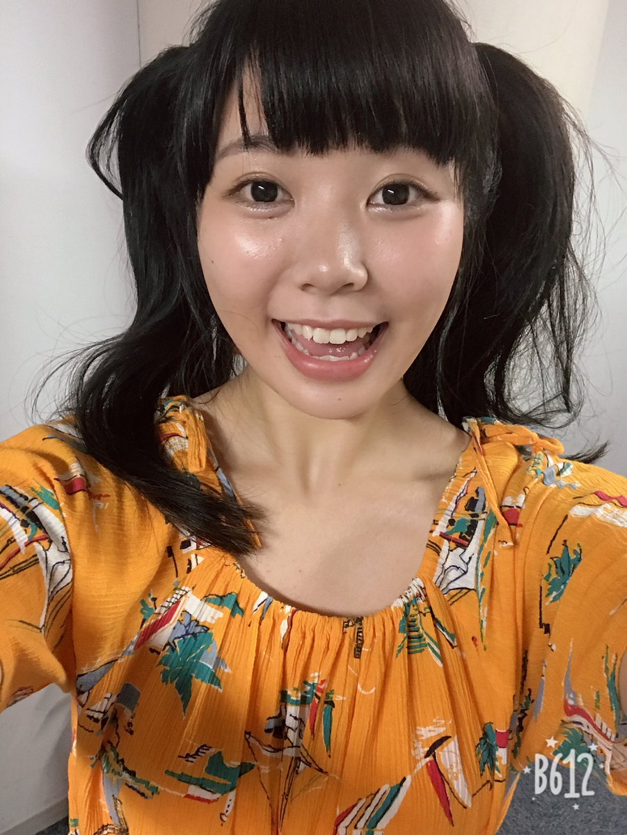 眉村ちあき Mayumurachiaki 肌がつやつやに見えるメイクしてもらっちゃった すごい 何故かというと 早く言いたい