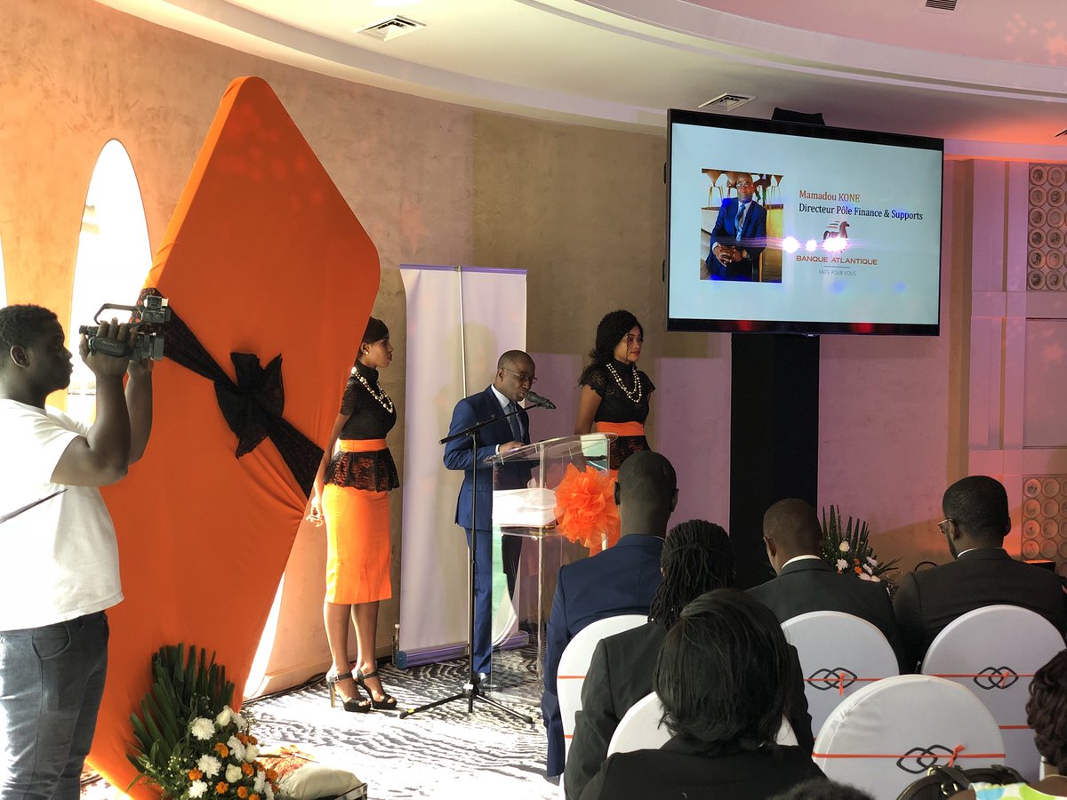 Athina_N's tweet photo. Ça y est, elle est là ! Rdv vite dans vos agences Orange pour commander votre Carte Orange Money VISA #InnovationOrangeMoney #OMVisa @CI_Orange https://t.co/V61FQBDia1