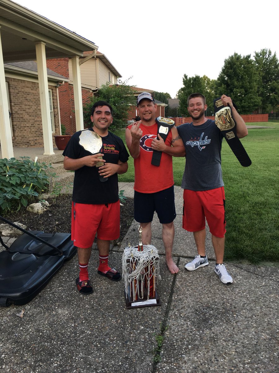 RealHellmueller's tweet photo. Two days late on the tweet but we had to try and edit the photo. Unfortunately I suck at that, but @fleig21 & @L_Metry22 did not suck Sunday at #WaltsGym #IgnoreWalt https://t.co/vZf2IhUyXw