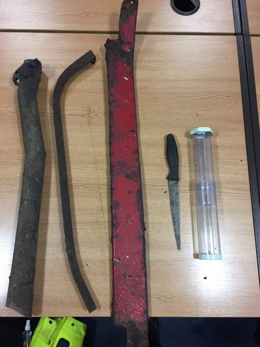 QuintonWMP's tweet photo. A few photos from our Bin the blade Knife search at Sandon road / hagley road. multiple items found making the community safer! @BartleyGreenWMP @HarborneWMP @EdgbastonWMP #Bintheblade https://t.co/chrbTi3Tyy