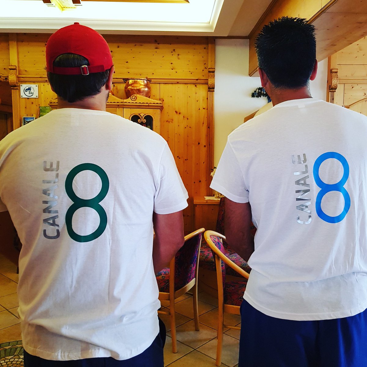 Due volte 8 ma non è 88 è solo <a href="/canale8napoli/">mpdpdpd</a> che dal ritiro di #Dimaro segue il <a href="/sscnapoli/">Official SSC Napoli</a> di <a href="/MrAncelotti/">Carlo Ancelotti</a> con #Neparliamodadimaro tutte le sere dal teatro comunale. Servizi interviste e curiosità. Vi aspettiamo dalle 22.30 non mancate @SilverMele <a href="/saviopanico/">savio panico</a>