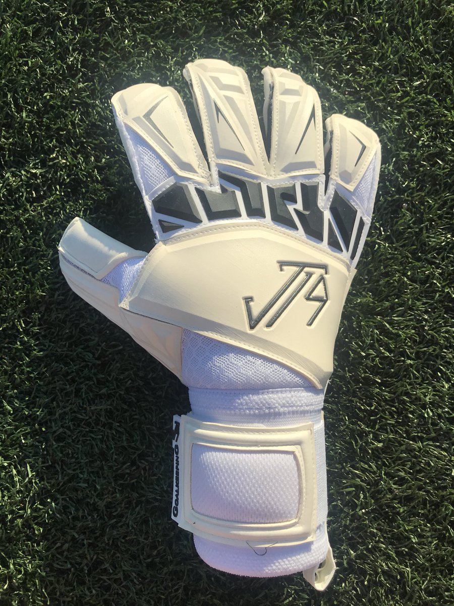 j19goalkeeping's tweet photo. https://t.co/F68Oepvqmr

#trainthewayyouplay #j19goalkeeping #goalkeeper #gloves #j19 #goalkeepergloves #followme #goalies #gkunion #football #instadaily #instagoalkeeper #followforafollow #instapicture #likeforlike #picoftheday https://t.co/Ecb5T6GPne