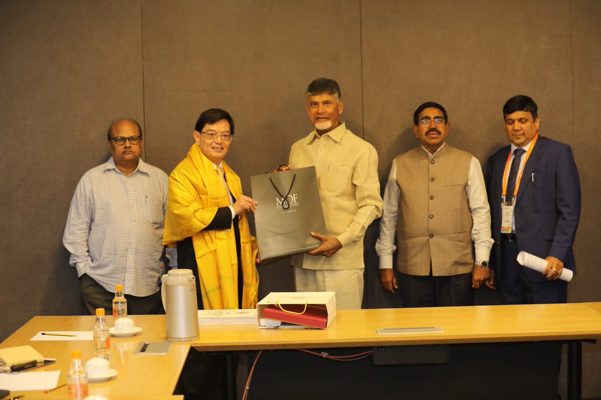 ncbn's tweet photo. Met with Mr Heng Swee Keat, Finance Minister, Singapore. Discussed the digital economy, trade and investment opportunities in Andhra Pradesh. https://t.co/TquwaP442a