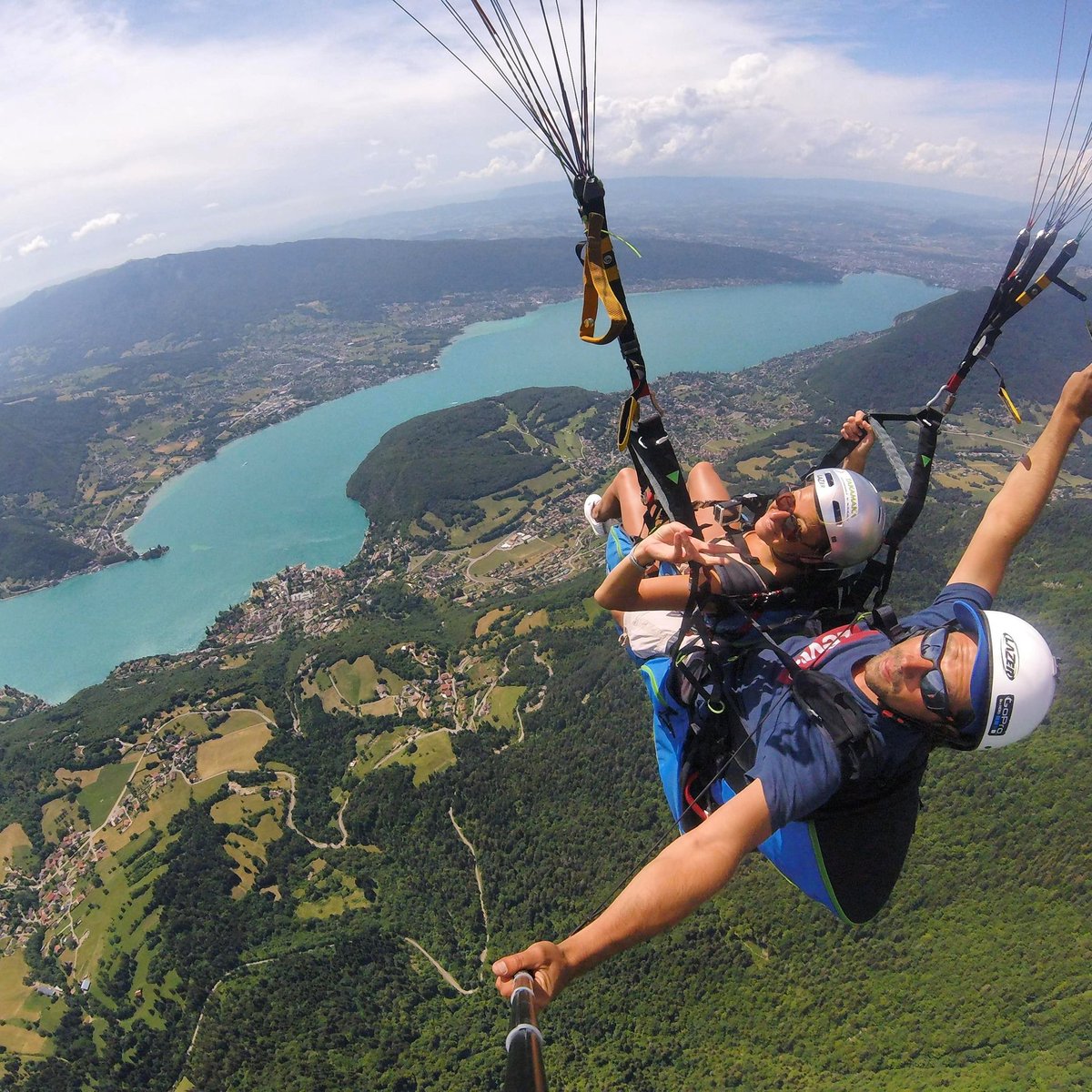 "Allez viens, je t emmène au vent... "
#annecy #paragliding #parapente #ilakeannecy #savoiemontblanc
#hautesavoie #Savoie