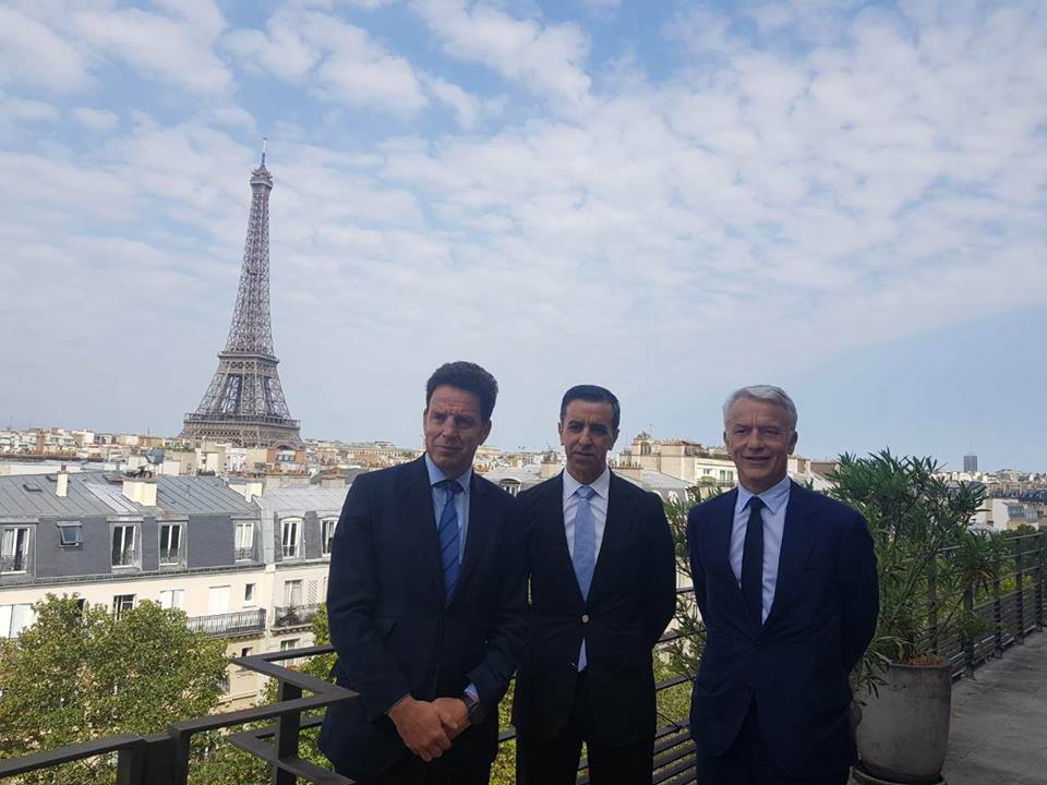 CAPCAlgerie's tweet photo. Le Pdt @FCEDZ @AliHADDAD63 avec le Pdt du @medef @GeoffroyRDB et le Pdt délégué @patrick01martin ce matin à #Paris, accompagné des VP @Bairi54181409, @mehdibendi et lePdt #JilFCE @BhSkander . Echange sur la #cooperation éco' algéro-française &lesopportunités d'invest en #Algérie https://t.co/YO1cHAN4O1