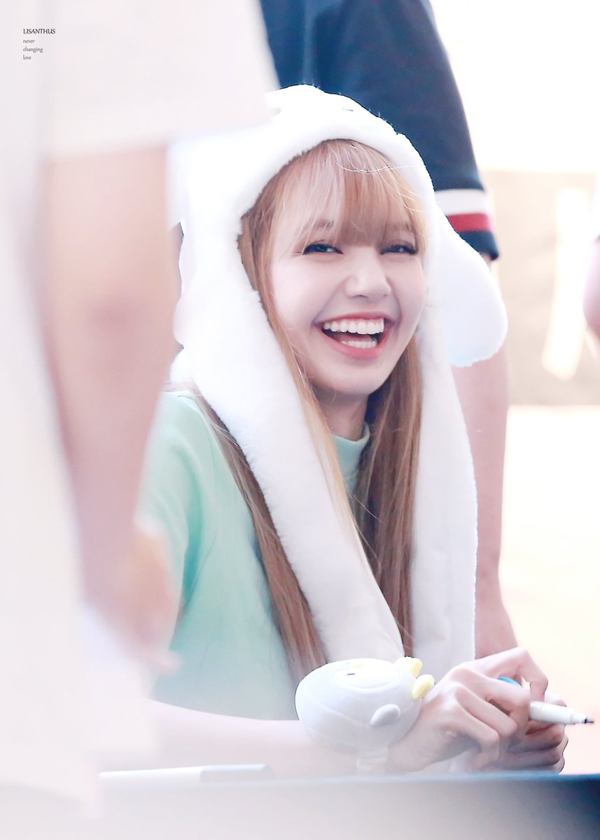 lisanthus970327's tweet photo. [180708] 여의도 IFC 
사랑스러워💞💓💓><
#리사 #블랙핑크 https://t.co/8uHN4VSjI8