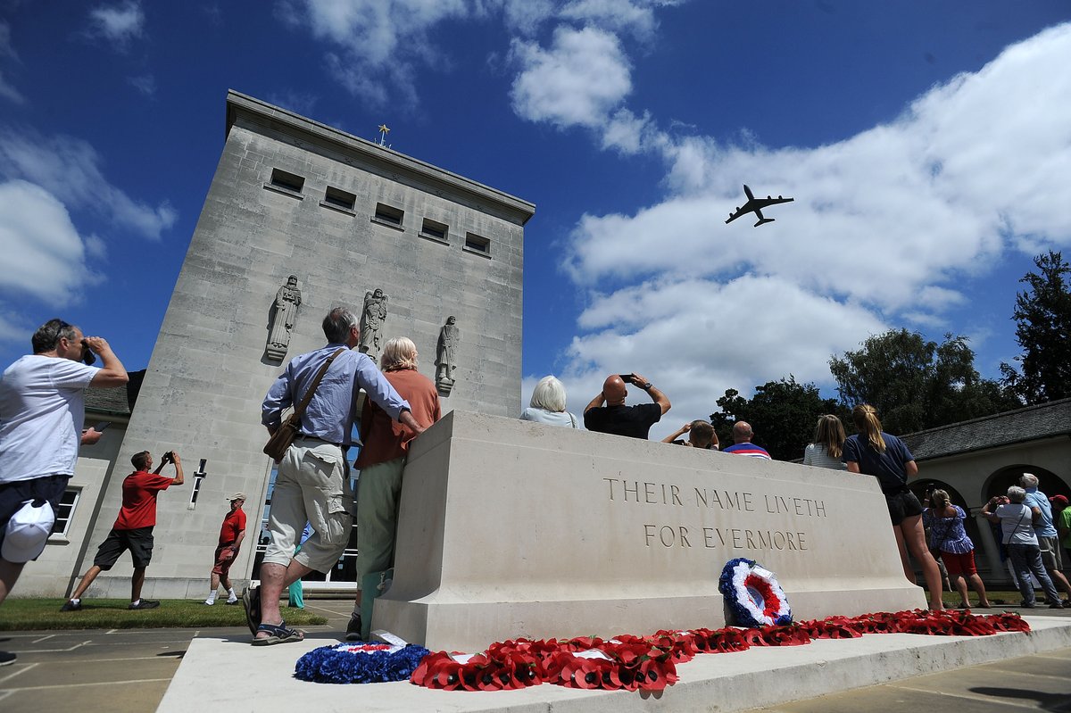 #RAF100 #flypast at #runnymedememorial #surrey @SurreyLiveZosia <a href="/surreylive/">SURREY LIVE NEWS</a> <a href="/hdoddles/">Hannah Dodd</a>