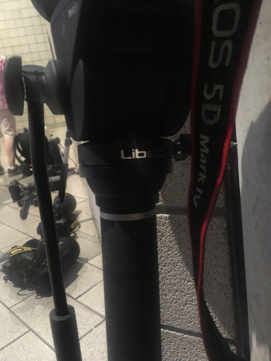 Astr0Isha's tweet photo. Firs time using a mono pod thanks to @fat_lama I high recommend if you’re a freelancer and wanna test out gear! #jointheherd #imalama https://t.co/3mevv0W98V