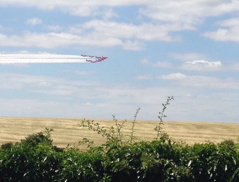 LWCeramics's tweet photo. Don't you guys just look awesome! @RAFBenson @NPASBenson @rafredarrows https://t.co/kDZ2di7eF4