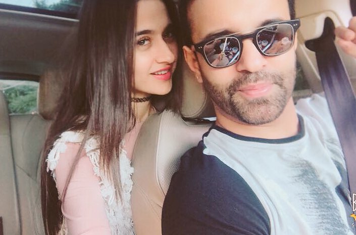 ali_aamir's tweet photo. De trick to forgetting de big picture is to look at everything #closeup 😉😉.. @iamsanjeeda https://t.co/cDYzoGDImA