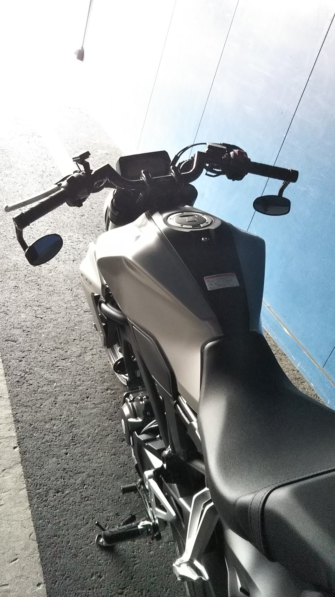 トリベ ハンドル ミラー グリップ交換しました バーエンドミラー 下向き は失敗かな 見た目はいいんだけど Cb250r 250cc バイク好きと繋がりたい バイクカスタム