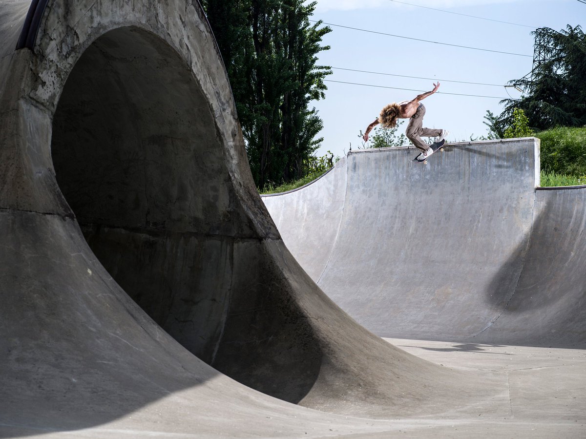 Hasselblad's tweet photo. Photographer Jelle Keppens (@jellekeppens) out in Bologna, Italy capturing Victor Pellegrin doing a BS Tailslide. Hasselblad X lenses are flash syncable up to a 1/2000th of a second.  
#x1d #mfadvantages #createtoinspire #mediumformat #bstailslide #skateboardphotography https://t.co/xKMln1okAi