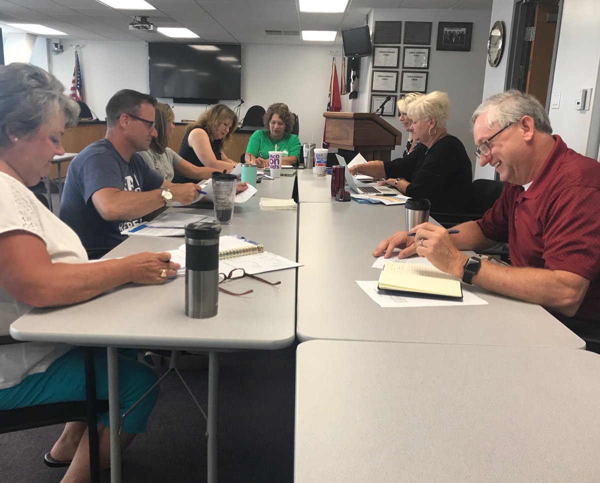 suzi1schmidt's tweet photo. Anderson County Instructional team hard at work planning for exciting new year! https://t.co/WIlTFh5T1m