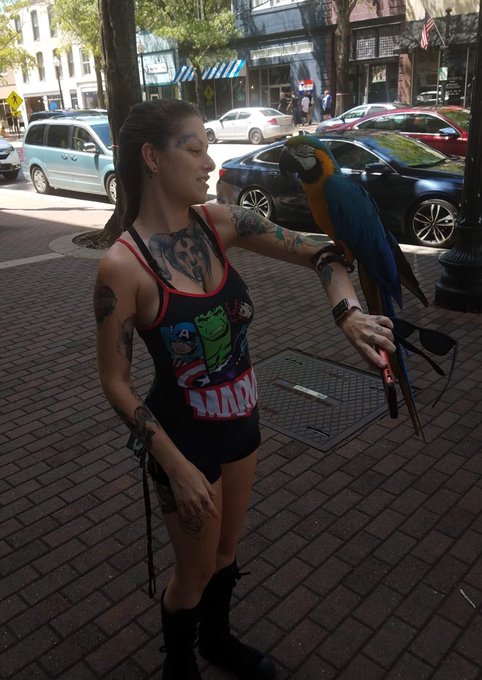 Met this bird while Pok&eacute;mon hunting. Excuse my no makeup and my silly expression. I can&rsquo;t resist talking<a href="/tag/tb"class="tags"><span>#tb</span></a>