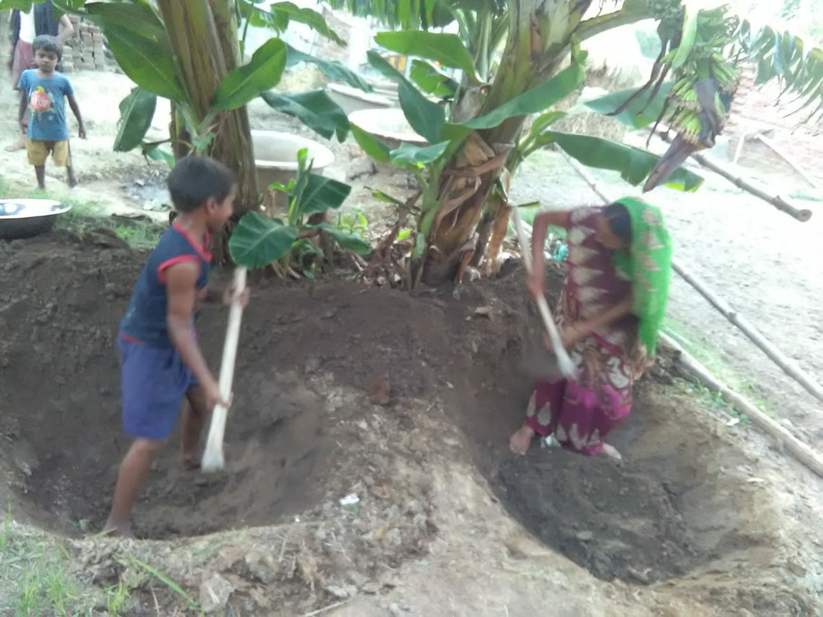 swachhbharat: RT LSBA_Bihar: Pit digging in different districts by #Jeevika Didis to make successful the #sanitation drive #Swachh Jeevika, swachhBihar #SwachhBharat swachhbharat LSBA_Bihar paramiyer_ brlps_jeevika IPRD_Bihar