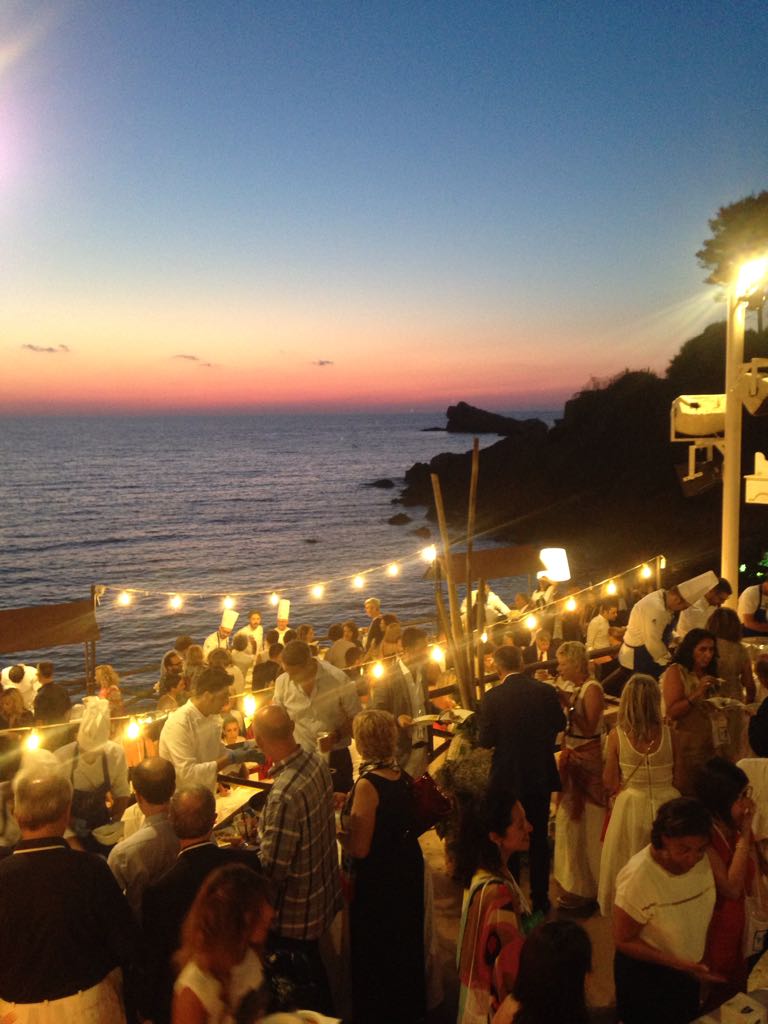 selecta_spa's tweet photo. La suggestiva cornice del Sea Club Terrasini ha ospitato lo spettacolare evento #TEN. Ad accogliere i presenti gli esclusivi sentori delle #ostriche #Cadoret. https://t.co/O0KQCkAaoD