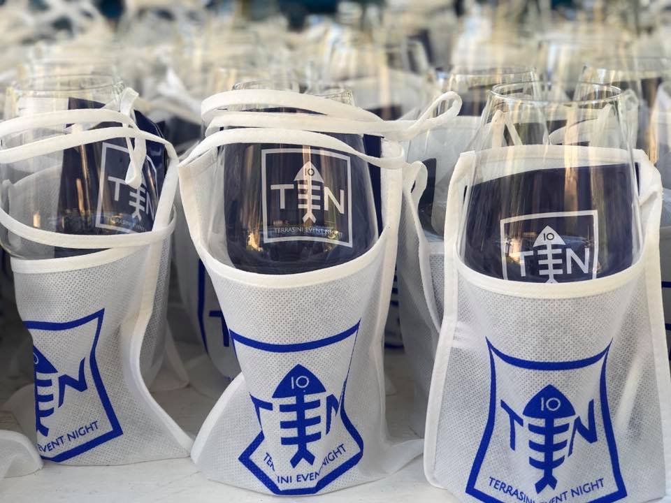 selecta_spa's tweet photo. La suggestiva cornice del Sea Club Terrasini ha ospitato lo spettacolare evento #TEN. Ad accogliere i presenti gli esclusivi sentori delle #ostriche #Cadoret. https://t.co/O0KQCkAaoD