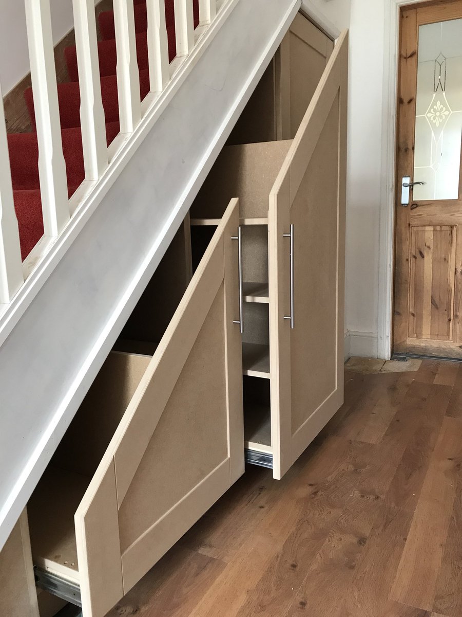 Singo_Bespoke's tweet photo. Under-stairs storage unit with shaker style doors.
#understairspullout 
#storageunit
#joinery
#marcsingletonjoinery https://t.co/LBiSYKgCKt