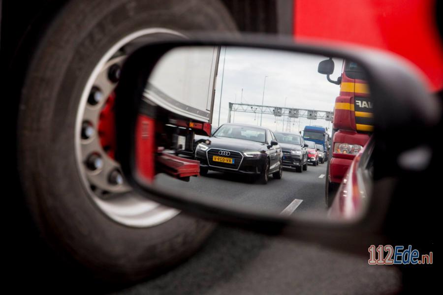 🚨 Politie bekeurt automobilisten die het vrachtwagens moeilijk maken 112.press/Qb6Fvv 112Ede https://t.co/jGc59O49GJ