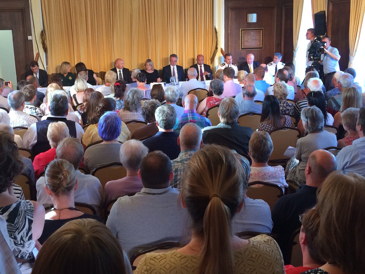 Meeting currently underway at Antrobus House regarding the current major incident in #amesbury #amesburyisopen