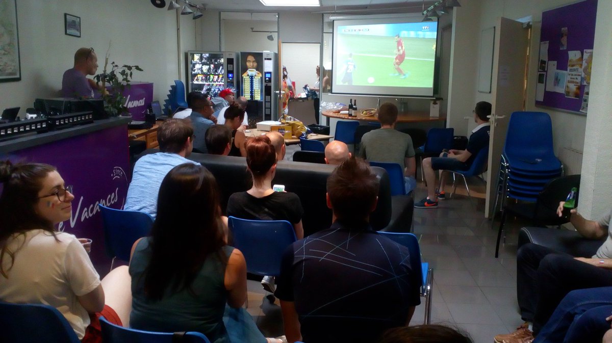 Demi-finale chez Madame Vacances ✌😊🎊
#allezlesbleus #madamevacances