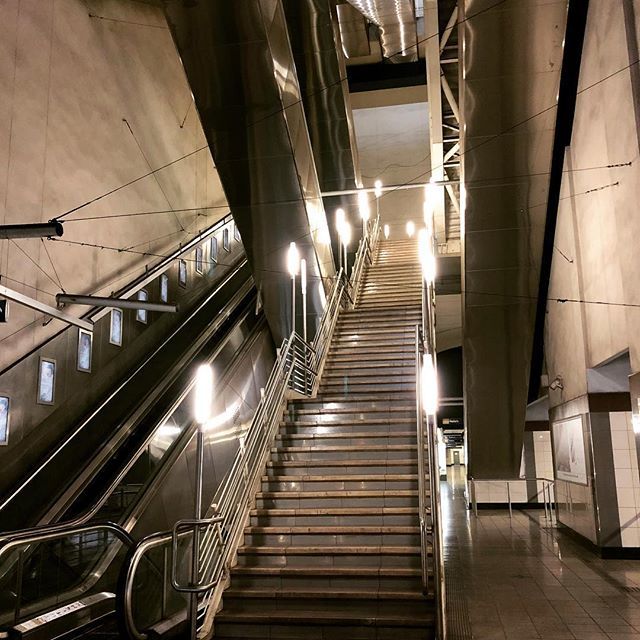 #Gautrain #underground #stairs #chrome #southafricathroughmyeyes ift.tt/2maQD22