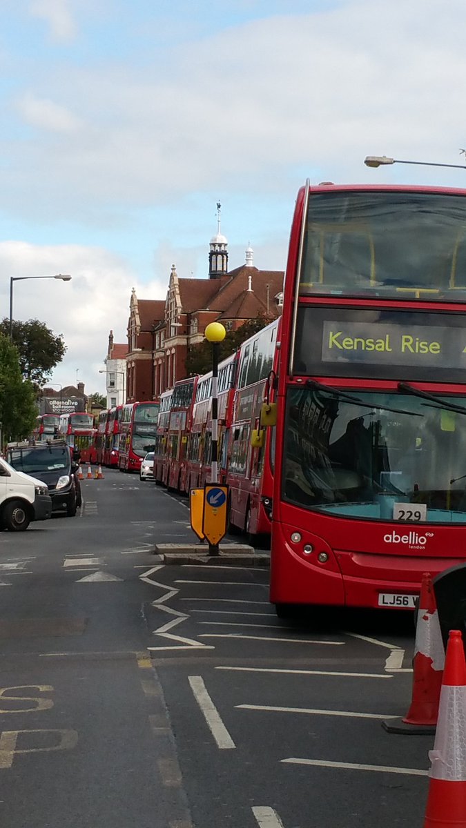 #KensalRise this morning. #Londonbuses #cleanair #TFL Polluting our air. Shocking wasteful use of taxpayers money as well as highlighting total disregard by TfL of how it contributes to London's toxic air.