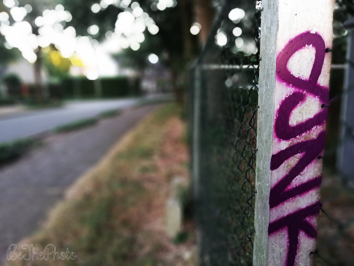 BeThePhotoNL's tweet photo. #Graffiti on a #Fence
Camera: #Huawei #P20 #Lite
F: f/2.4
S: 1/50 sec.
I: 200
S: -0.9
#edited
#BeThePhoto #Netherlands #Nederland #Holland #NoordBrabant #Brabant #Uden #Uje #HuaweiP20Lite #P20Lite #hek #nature #outside #natuur #dark #urban #street #straat #smartphone https://t.co/PQ7qsRd1Uh
