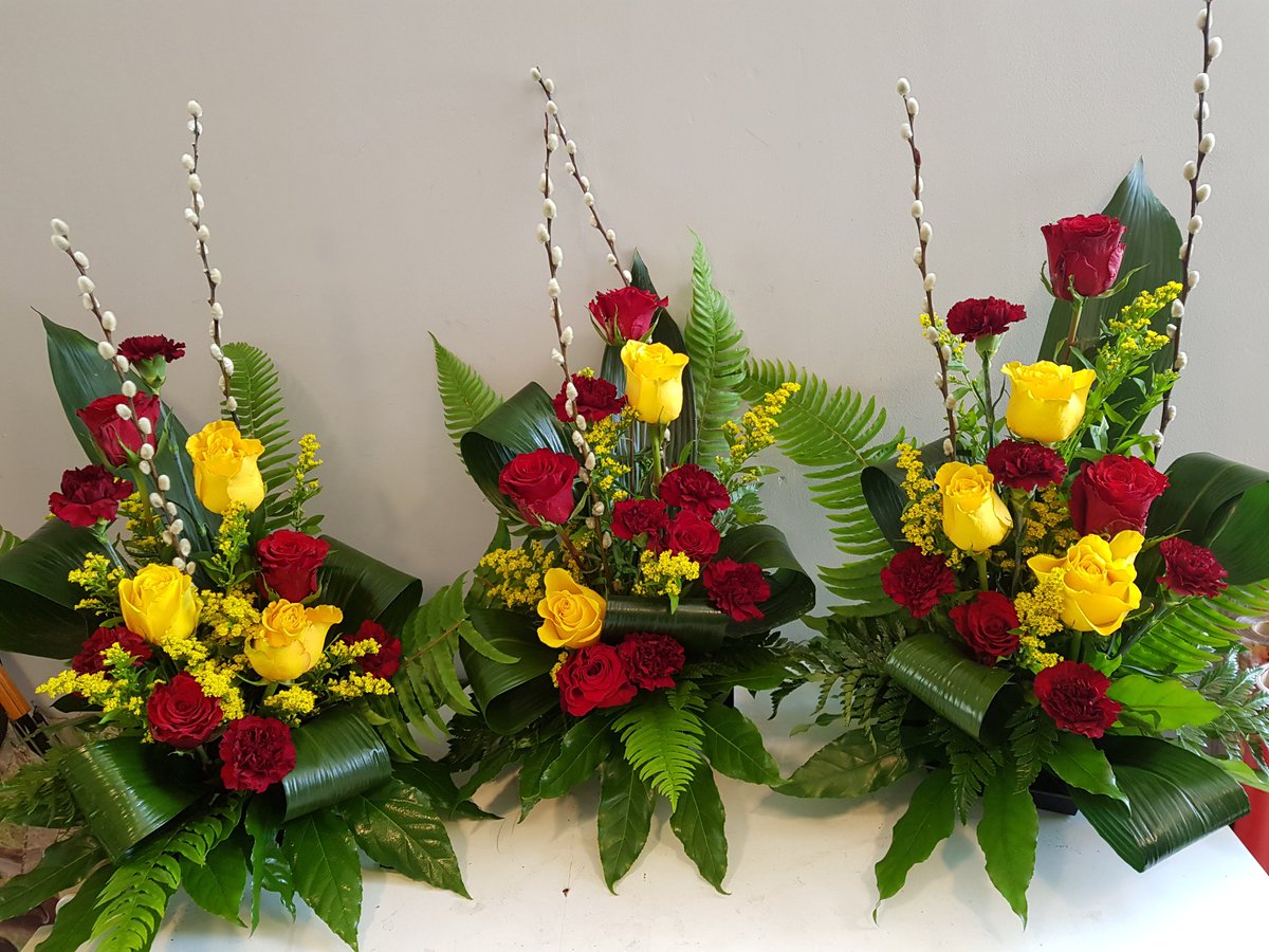 Displays for @BranwoodSchool in school colours! Lovely to be asked, keep it local 👏🏻❤