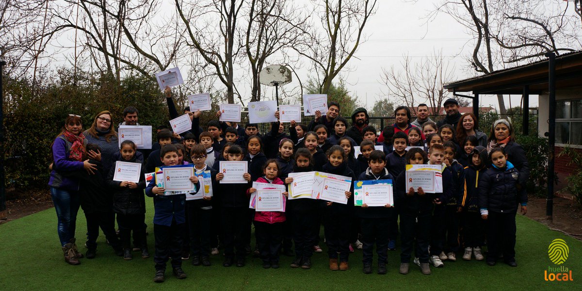 HuellaLocal's tweet photo. ¡Ya tenemos el nombre para la Plaza de #Lipangue! 🎉 El ganador es "El Atardecer de Lipangue", de Máximo Pozo. Muchas gracias a Sibelco y a todos los que participaron en esta actividad, quienes fueron reconocidos con un diploma de honor. 😍🥇👏 https://t.co/BJ0FHAD76X