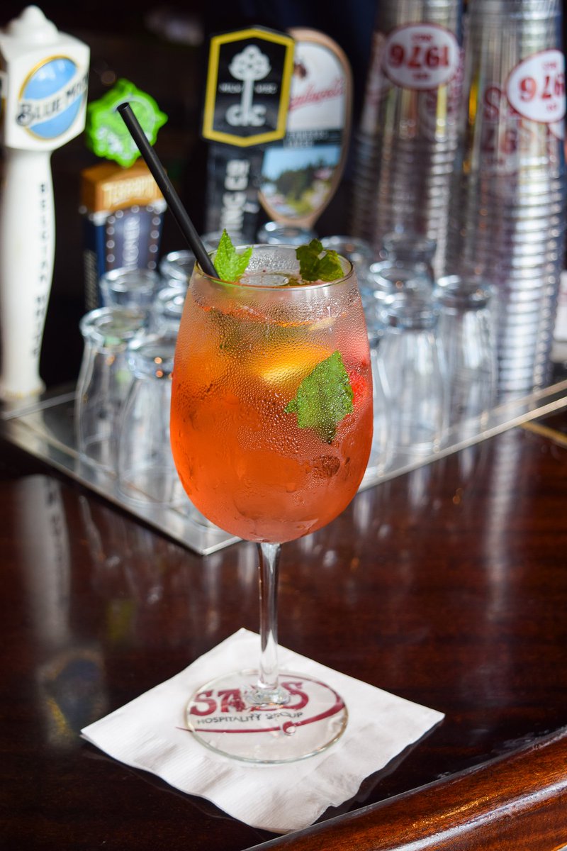 SazsStateHouse's tweet photo. We've got summer on the mind with our Sammie's Sangria, made with brandy, red wine, orange, lime and lemon! Enjoy one at the Round Bar, the New Bar or out on the patio. C'mon, you deserve it! 🍹 #seeyouatsazs https://t.co/RNJoUebbxO