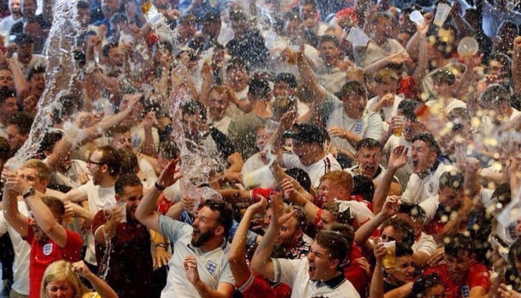 EnglishStands's tweet photo. When England score. There’s no other fans like us. 🏴󠁧󠁢󠁥󠁮󠁧󠁿 #England #ItsComingHome #WorldCup https://t.co/USK4OmkIiX