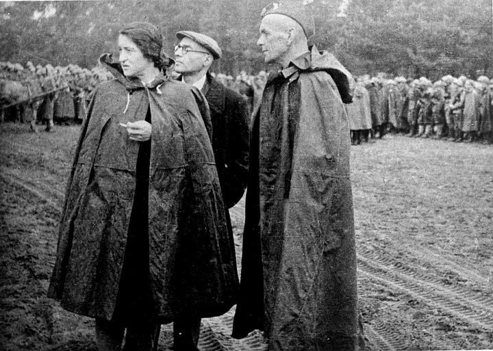 RoninPoland's tweet photo. @grazyna1950 Polish communist activists Wanda Wasilewska and Alfred Lampe with the Polish Army general Zygmunt Berling organizing the 1st Tadeusz Kościuszko Infantry Division in Sielce near the Oka River, May 1943. Polish collaborants with Stalin. Ammunition for Yalta. 

#PKWN #TRJN #ZPP #PPR https://t.co/QHsF3LYFux