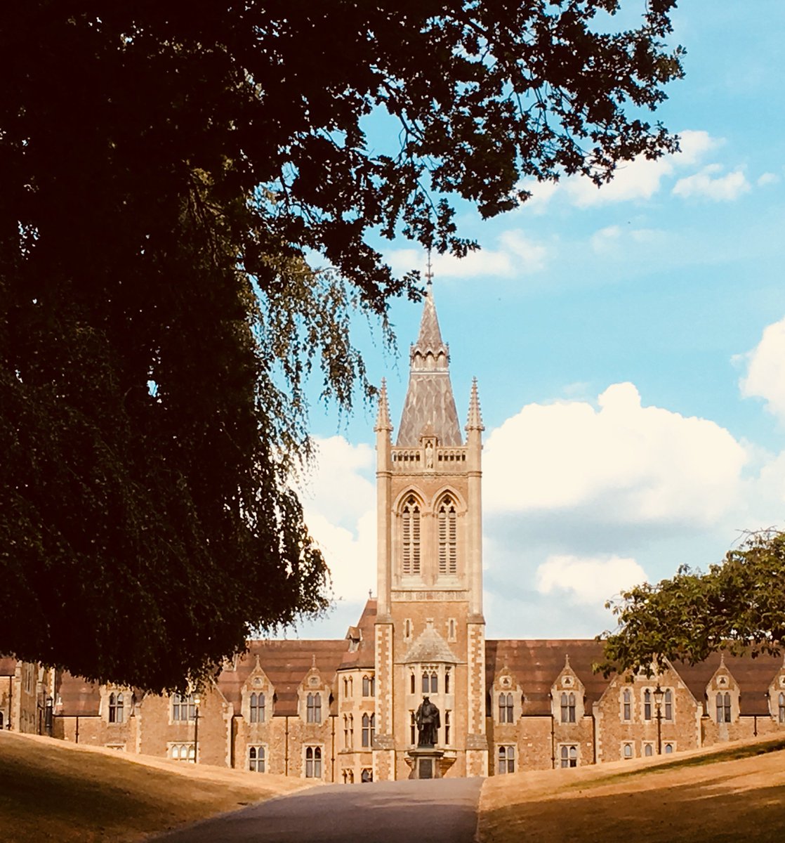 AustinPrep's tweet photo. @AustinPrep's middle school travelers are staying at the Charterhouse School just outside of #london - the birthplace of football (soccer) and an exciting place to watch the World Cup! @iscaschools #middleschool #goexplore https://t.co/6vIxsYn1Z3