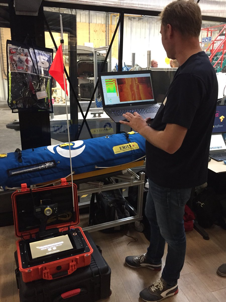 gmvandentop's tweet image. Slimme watermeter, dijken beoordelen met een drone, sluisdeuren controleren met autonoom varende onderwatercamera, maaisel gebruiken voor meubilair, verkeersborden én scooter - vandaag bood @ProdockAdam een kijkje in de innovatie keuken van @Waternet en vele andere start ups #vet